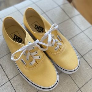 Like new! Yellow Vans size 6.5 ✨